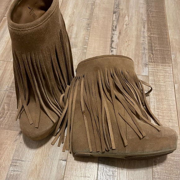 Kookaburra by UGG fringe wedge bootie - Picture 1 of 7
